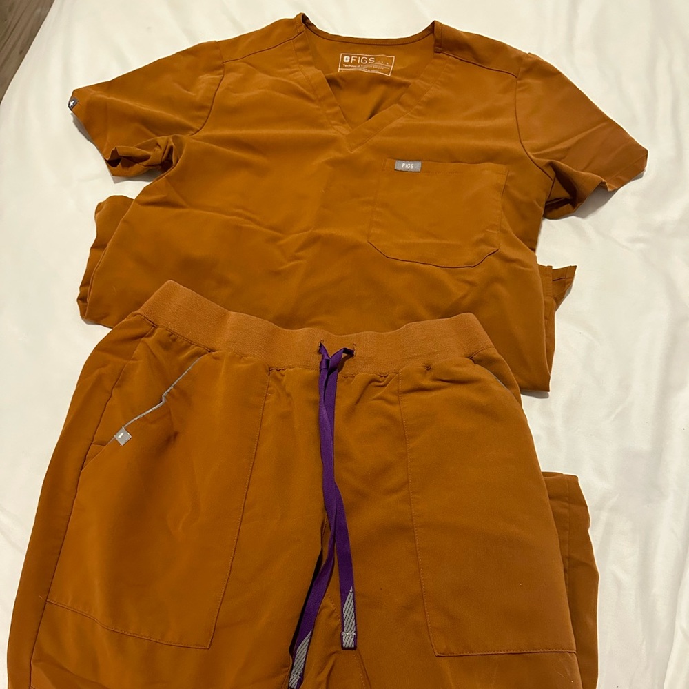 Figs Burnt Orange Catarina One pocket top and Zamora Jogger bottoms
